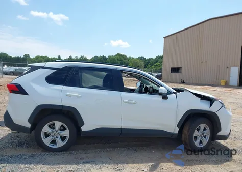 2021 Toyota Rav4 Xle z USA, uszkodzony, nr VIN 2T3P1RFVXMC243126